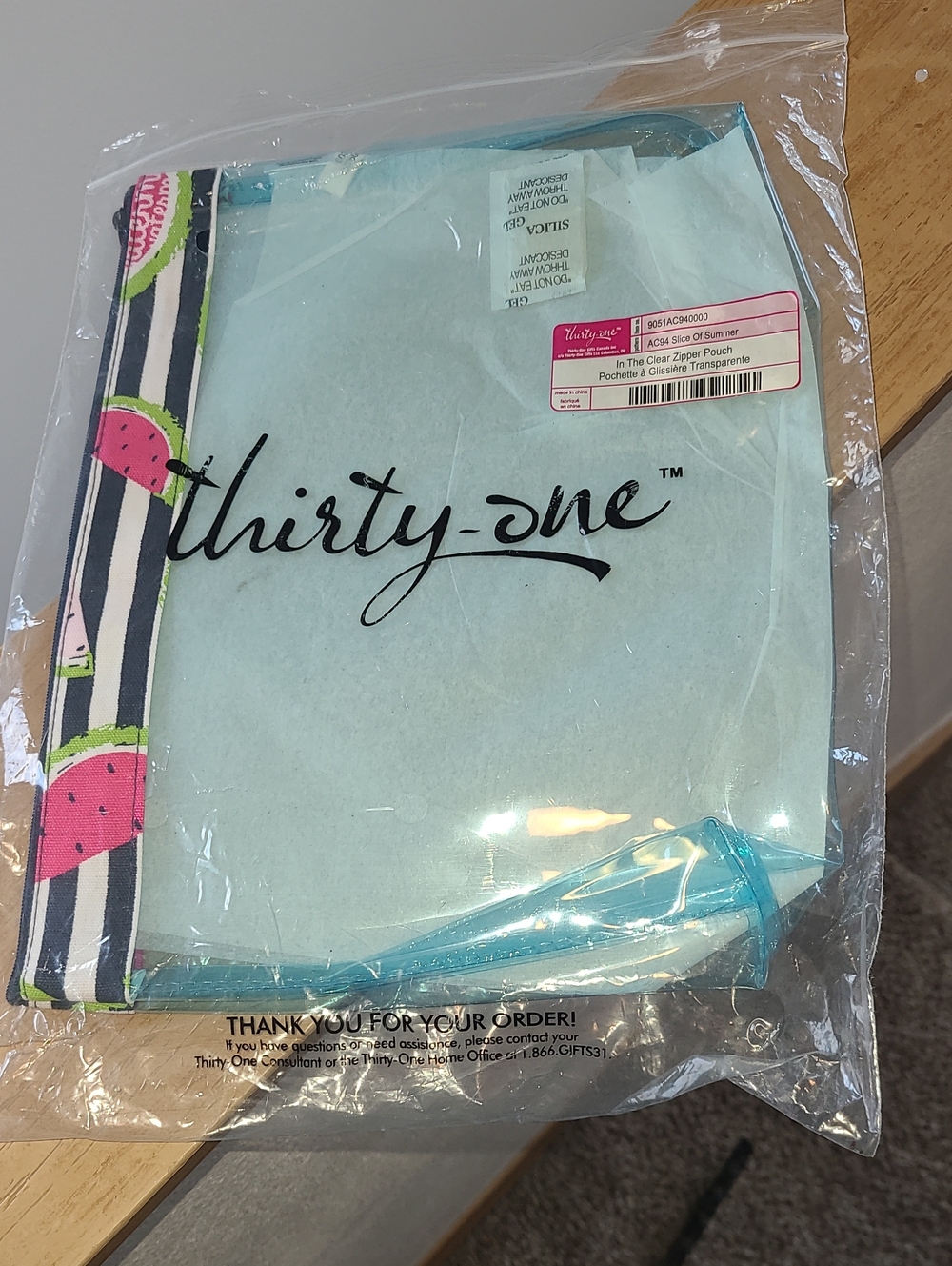 ⏰️⬇️thirty-one aqua clear pouch with striped watermelon strap